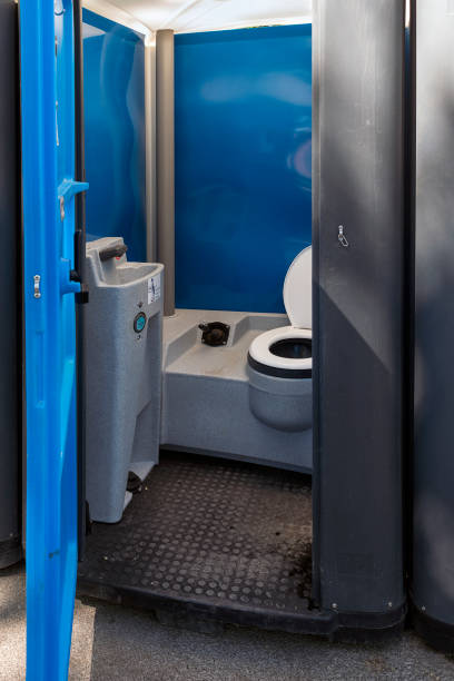Best Portable restroom trailer rental  in Covington, LA